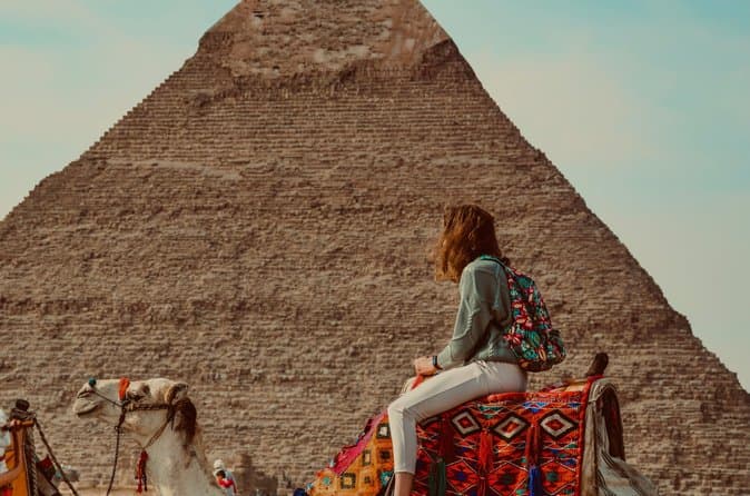 Giza Pyramids, Old Egyptian Museum and Bazaar Private Tour