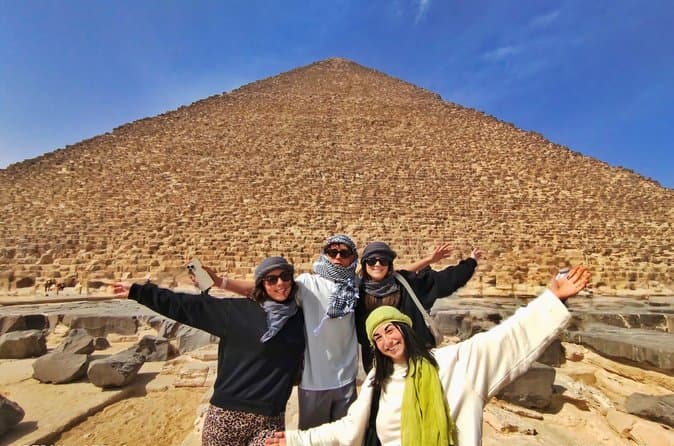 Private Experience to Giza Pyramids Sphinx,old Cairo