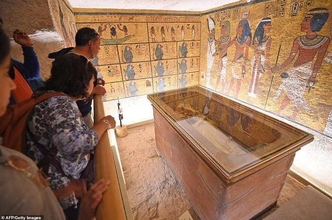 Luxor West Bank Tour Kings Queens and Habu Temple