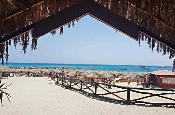 Ozirea Island Boat Trip and Snorkeling with Lunch from Hurghada