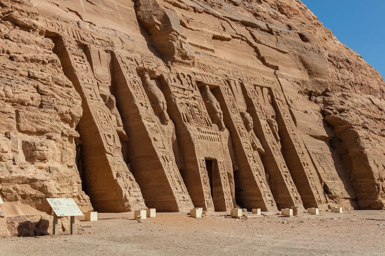 Abu Simbel per Flug — Tagesausflug ab Assuan