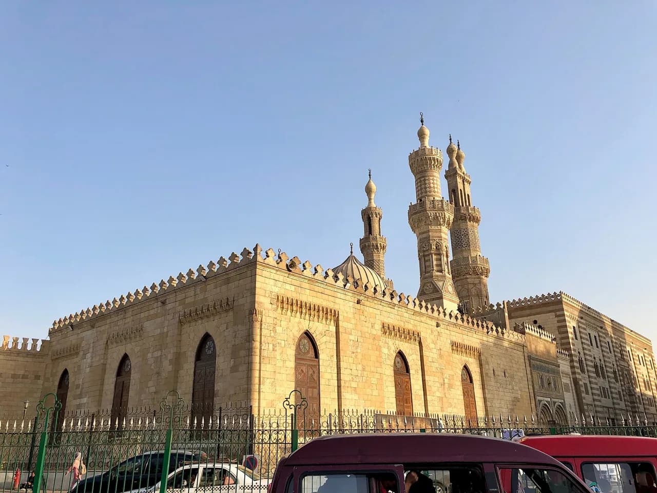 16-Hour Layover in Cairo (2026): Pyramids, Museums & Old Cairo