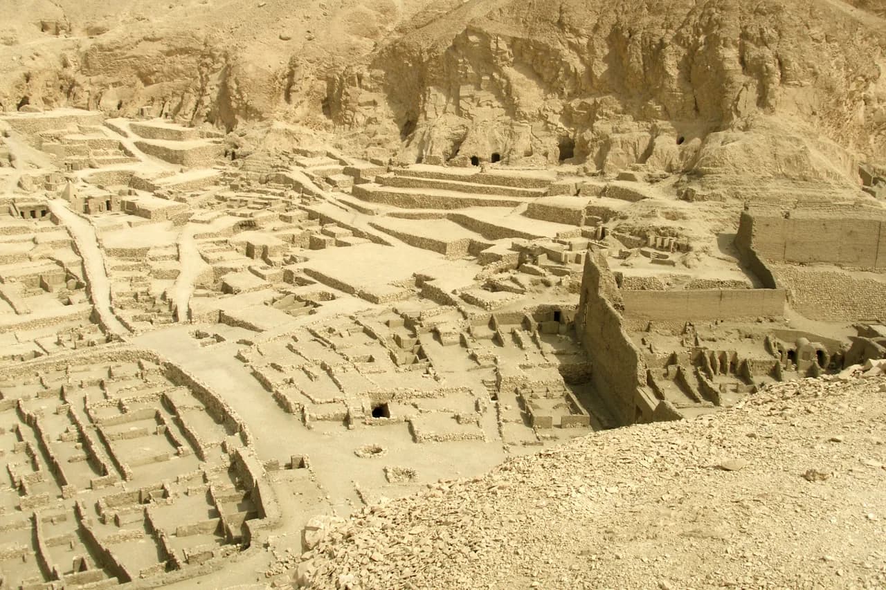 Valley of the Queens: Nefertari & the Tombs Worth Seeing (2026)