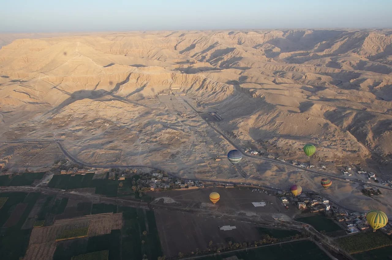 Hot Air Balloon Over the Pyramids vs Luxor: Which Should You Do?