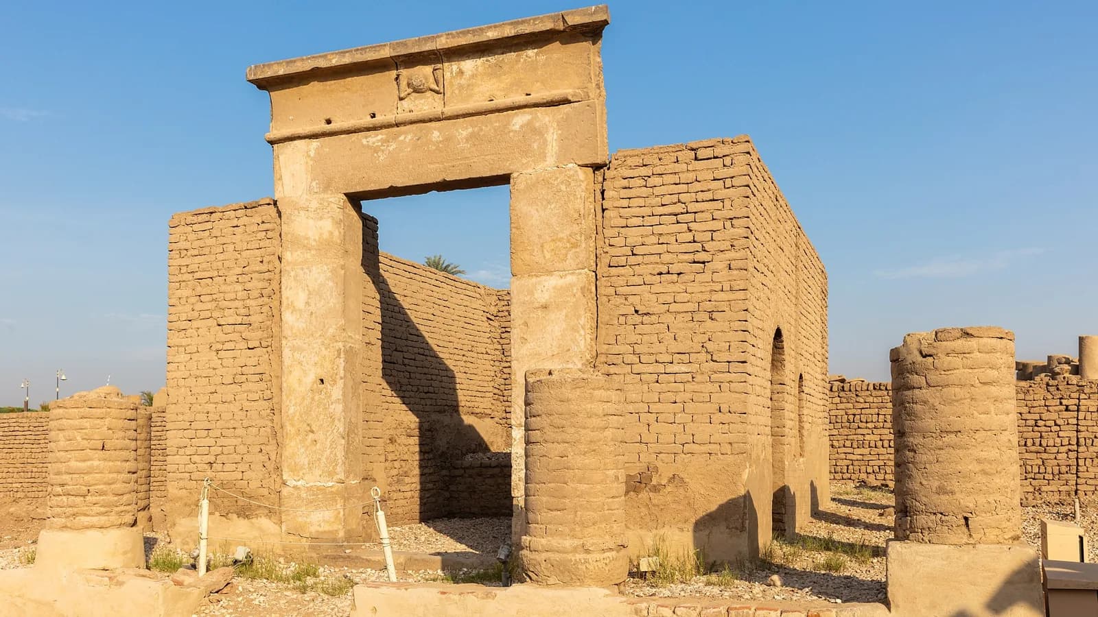 4-Day Egypt Itinerary: Cairo, the Pyramids & a Luxor Day-Flight