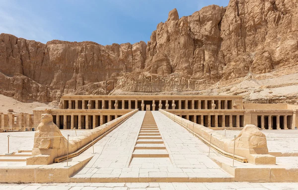 Egypt in December: Weather, Crowds, Christmas & New Year (2026)