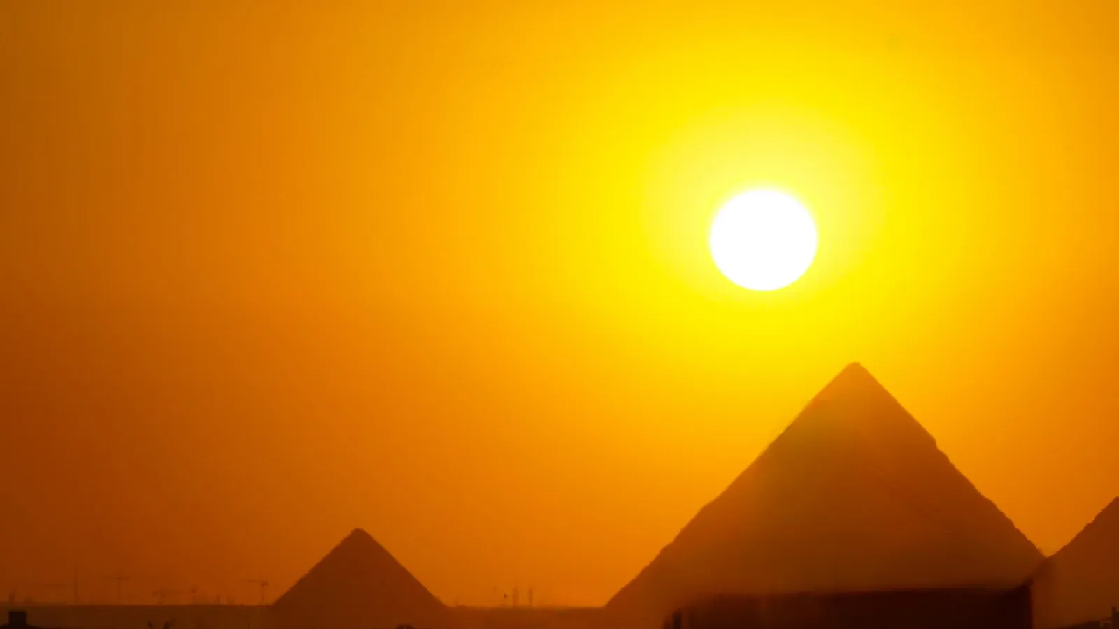 Cairo Day Trip from Hurghada (2026): By Road or by Flight?