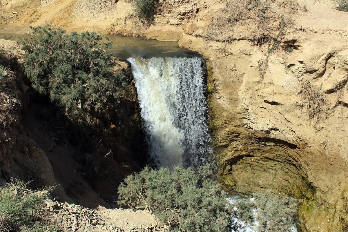 Fayoum Oasis Guide (2026): Whale Fossils, Waterfalls & Desert Lakes Near Cairo
