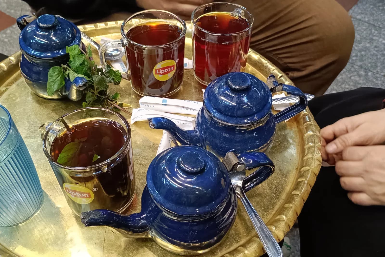 Egyptian Drinks Guide: Tea, Karkade, Coffee & What to Sip (2026)