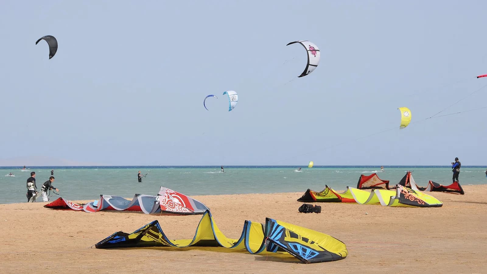 Kitesurfing in El Gouna (2026): Lessons, Wind Season & Best Spots