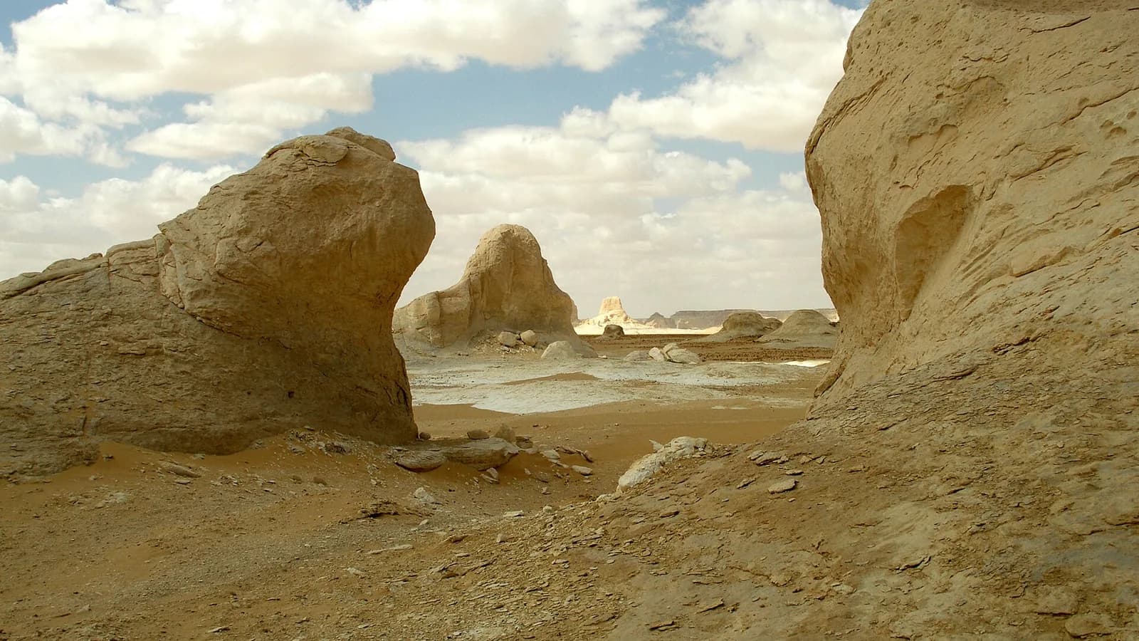 Egypt Desert Safari (2026): The White Desert, Great Sand Sea, Oases & 4x4 Trips