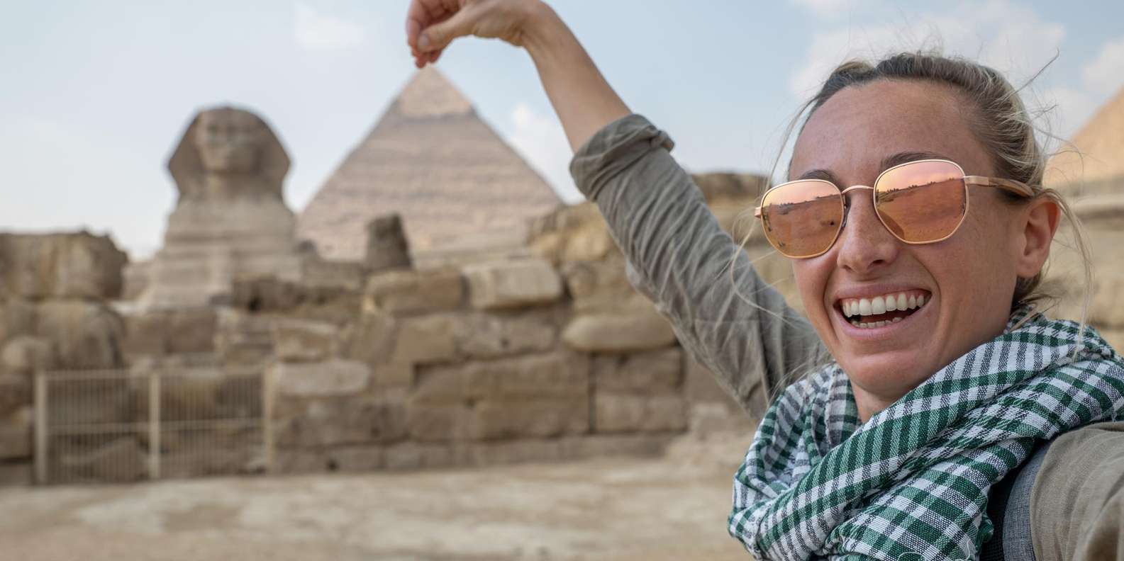 From Hurghada: Cairo Overnight with Pyramids, Museum & Nile