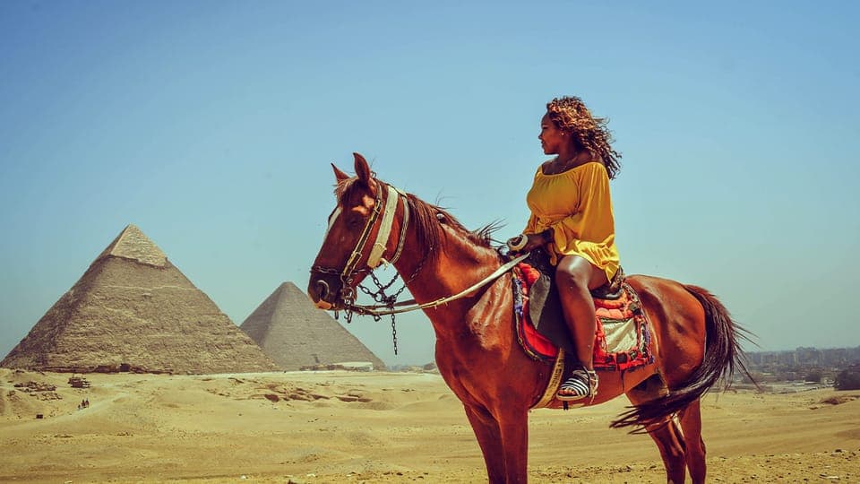 Cairo: Giza Pyramids Tour and Horse Carriage Ride