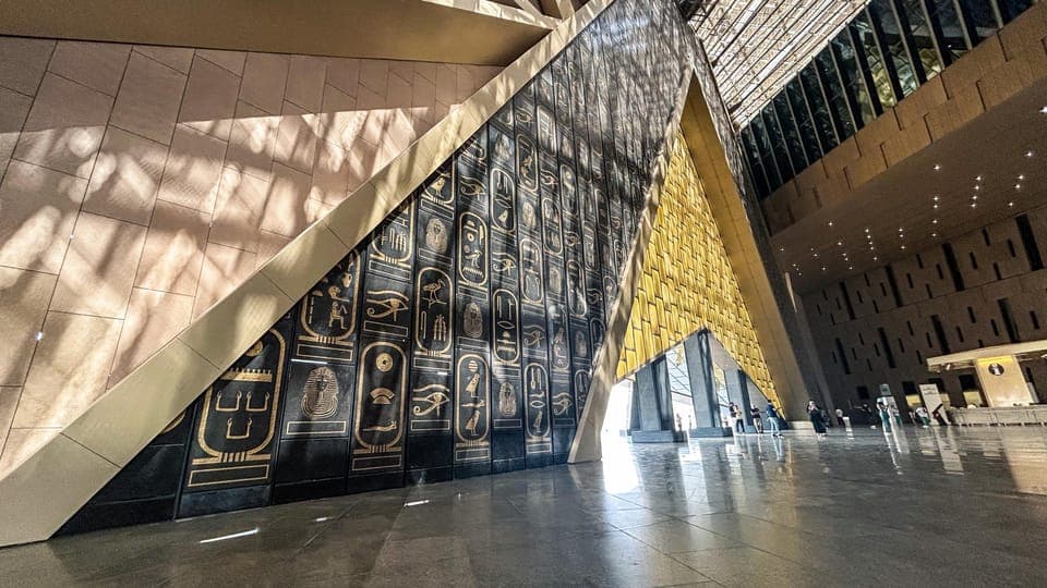Hurghada: Grand Egyptian Museum, Pyramids & Sphinx Day Tour