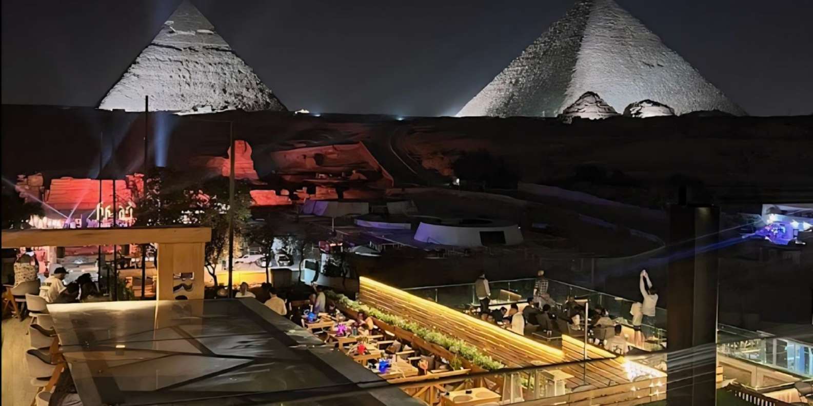 Giza: Dinner with Pyramids All Around You at Rooftop7000