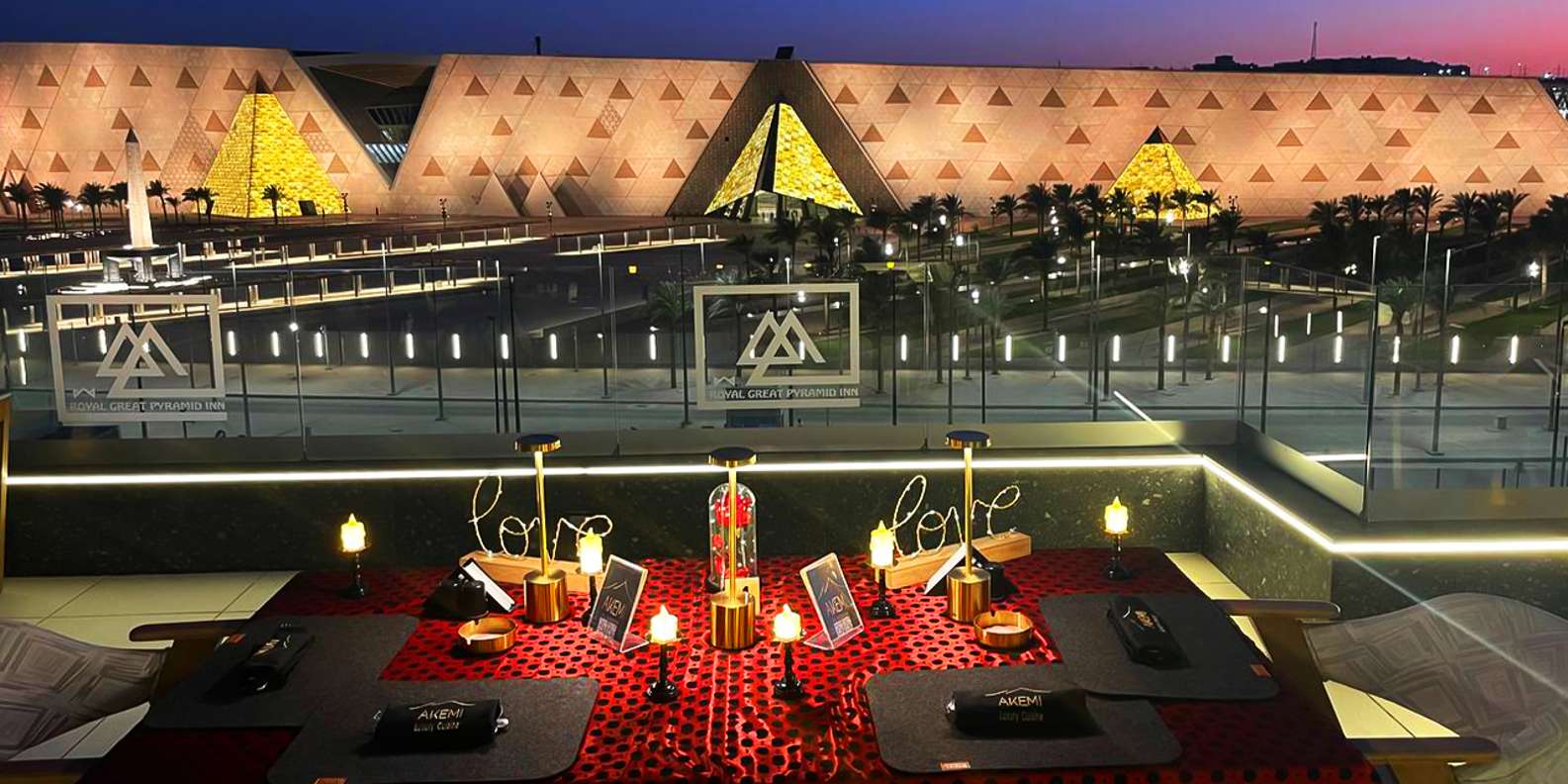 Cairo: Dinner with Grand Egyptian Museum & Pyramids Views