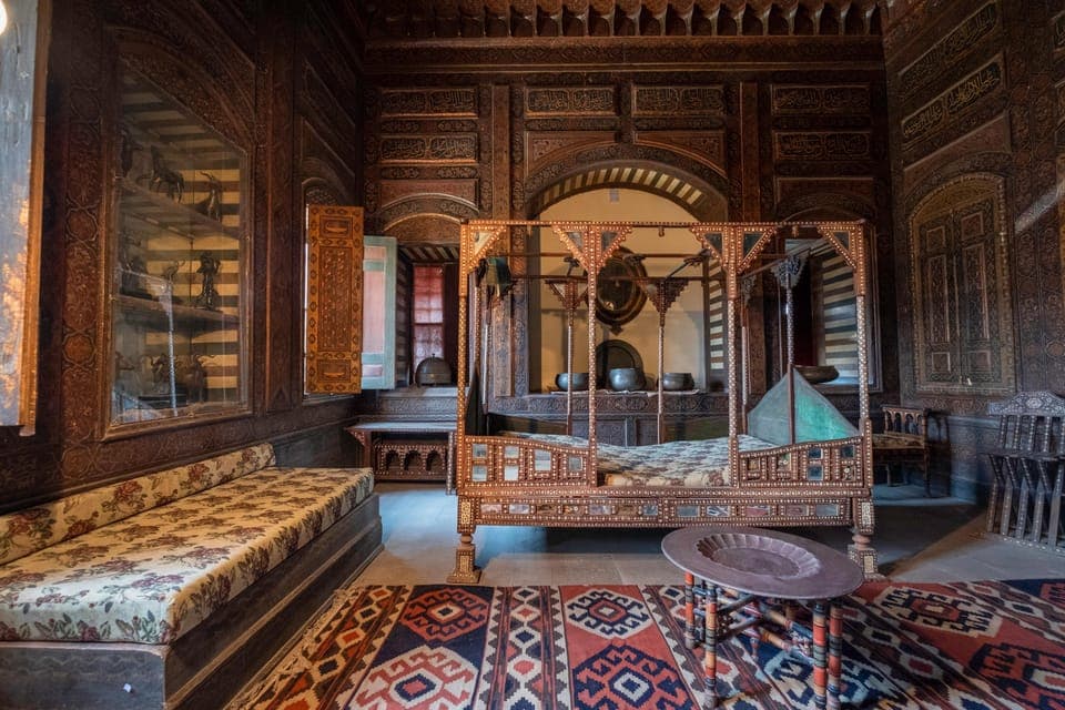Cairo Heritage Tour: Golden Palace, Oldest Mosque with Lunch
