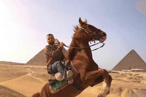 Cairo/Giza: Pyramids, Sphinx & Egyptian Museum — Guided Tour