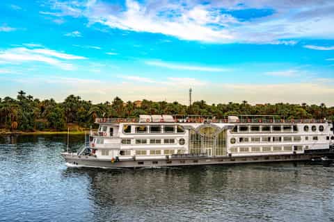 From Aswan: 4-Day Nile Cruise from Aswan to Luxor with Guide