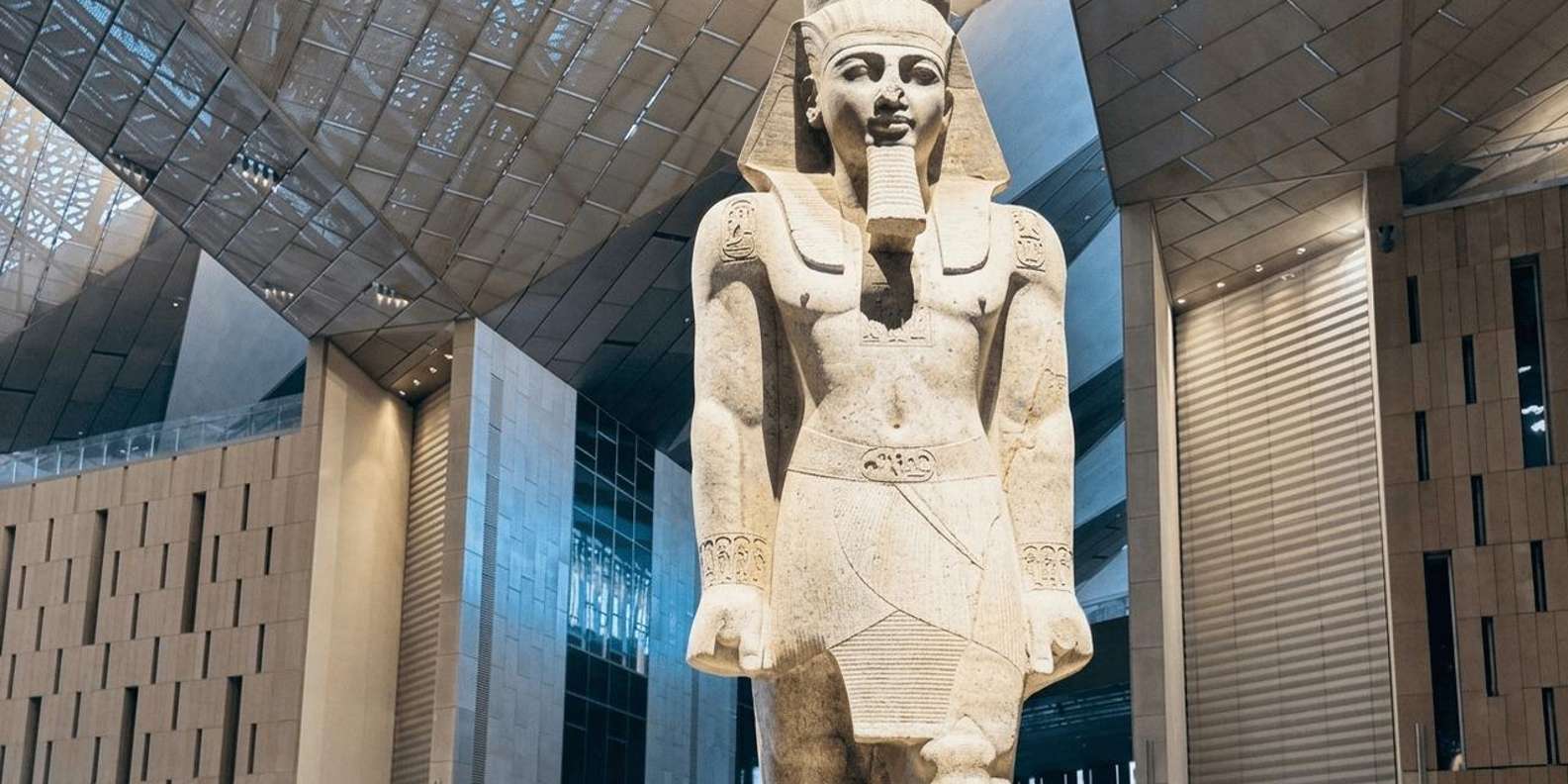 Hurghada to Cairo : Pyramids & Grand Egyptian Museum by bus