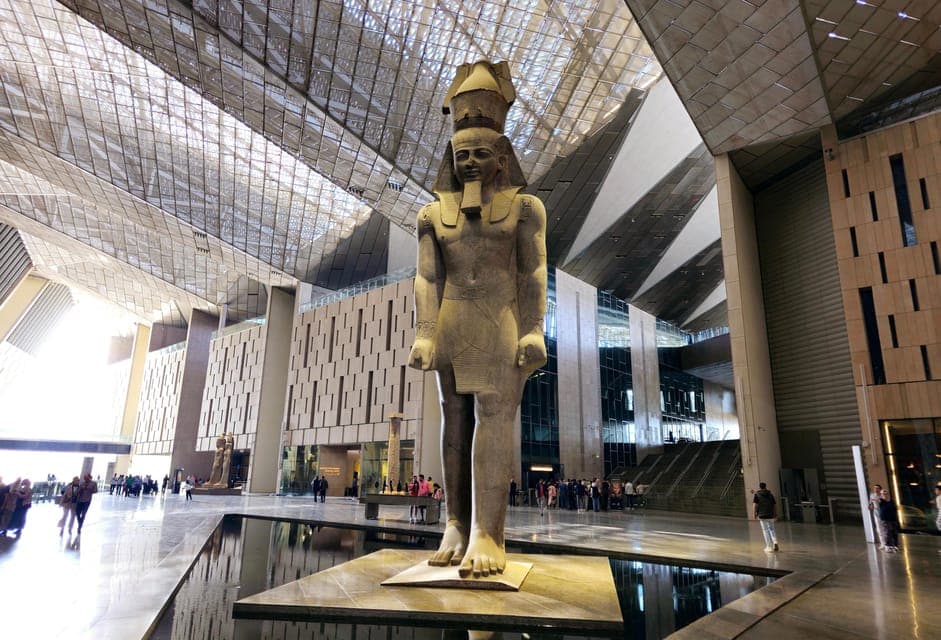 From Hurghada: Grand Egyptian Museum Pyramids Cairo Day Trip