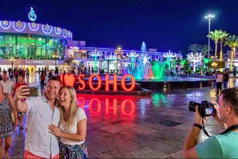 Sharm: Soho Square Night Tour with Ice Bar, Dinner, Transfer