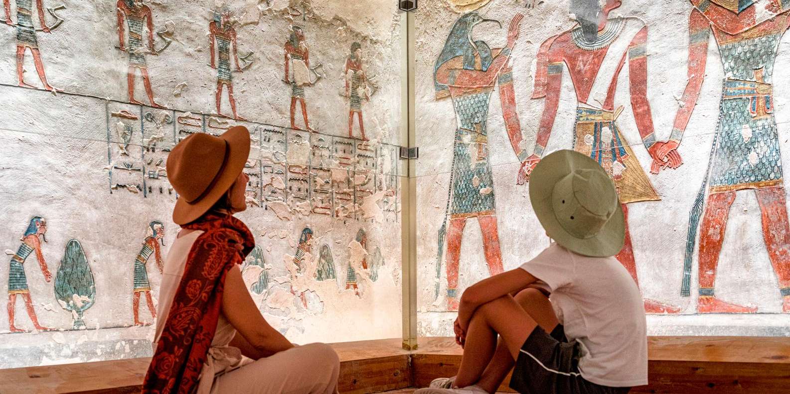Luxor: Valley of the Kings and Queens Guided Tour with Lunch