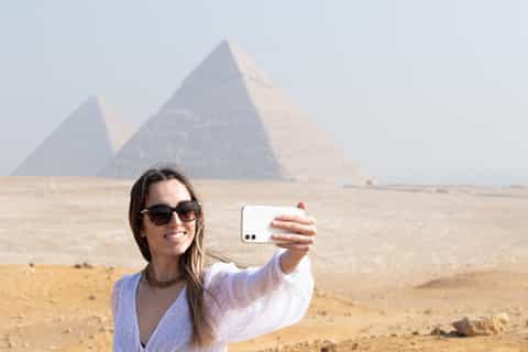 From Hurghada: Pyramids and Egyptian Museum Tour & Boat Ride