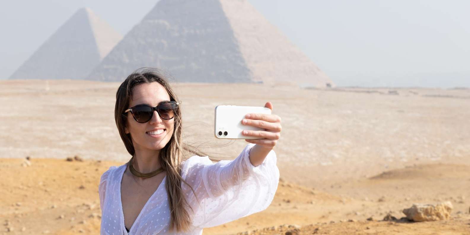 From Hurghada: Pyramids and Egyptian Museum Tour & Boat Ride