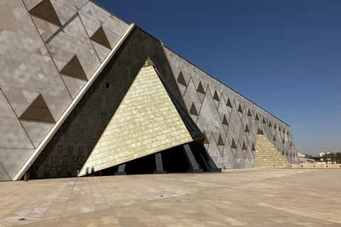 Cairo: Private Guided Grand Egyptian Museum Tour & Breakfast
