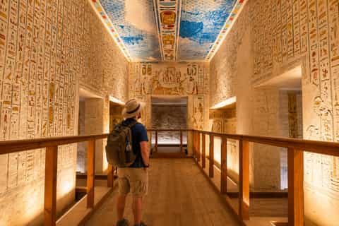 From Luxor: Guided Tour to East or West Banks with Lunch