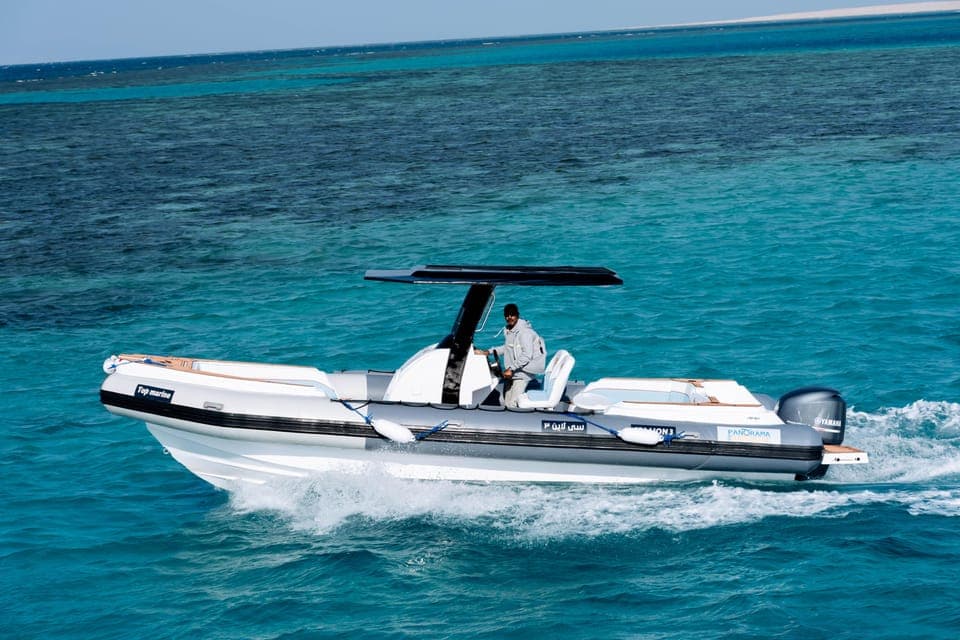 Hurghada: Private Speedboat with Snorkeling & Fruits