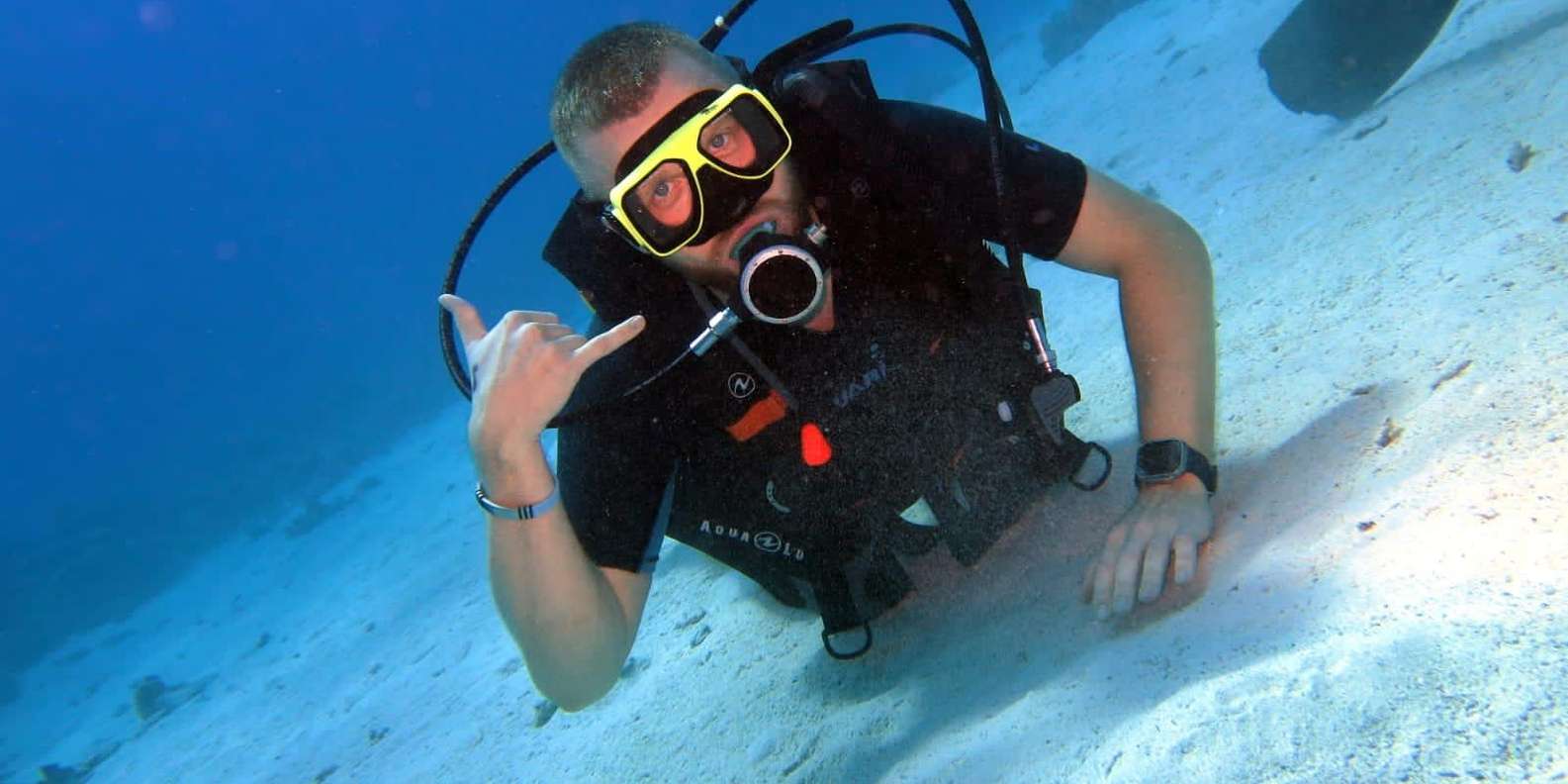 Hurghada: Scuba Diving cruise with lunch & pickup