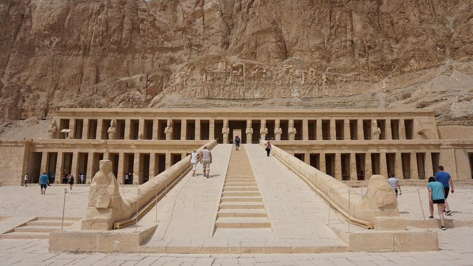 Hatshpsute Temple Day Tour to Luxor