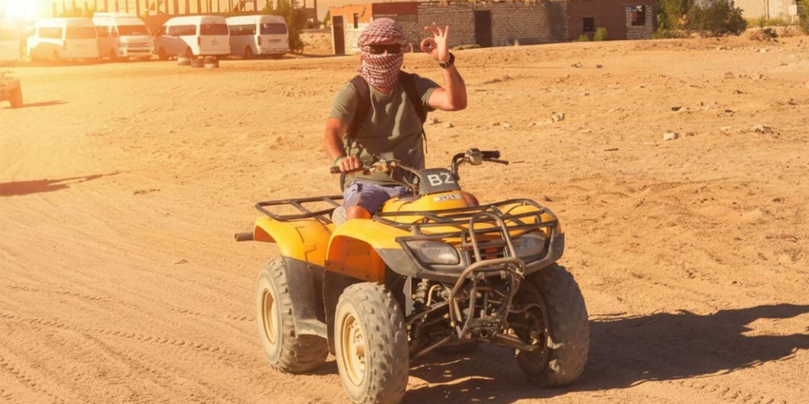 Hurghada: woestijnsafari op quads en kamelenrijden met optionele GoPro