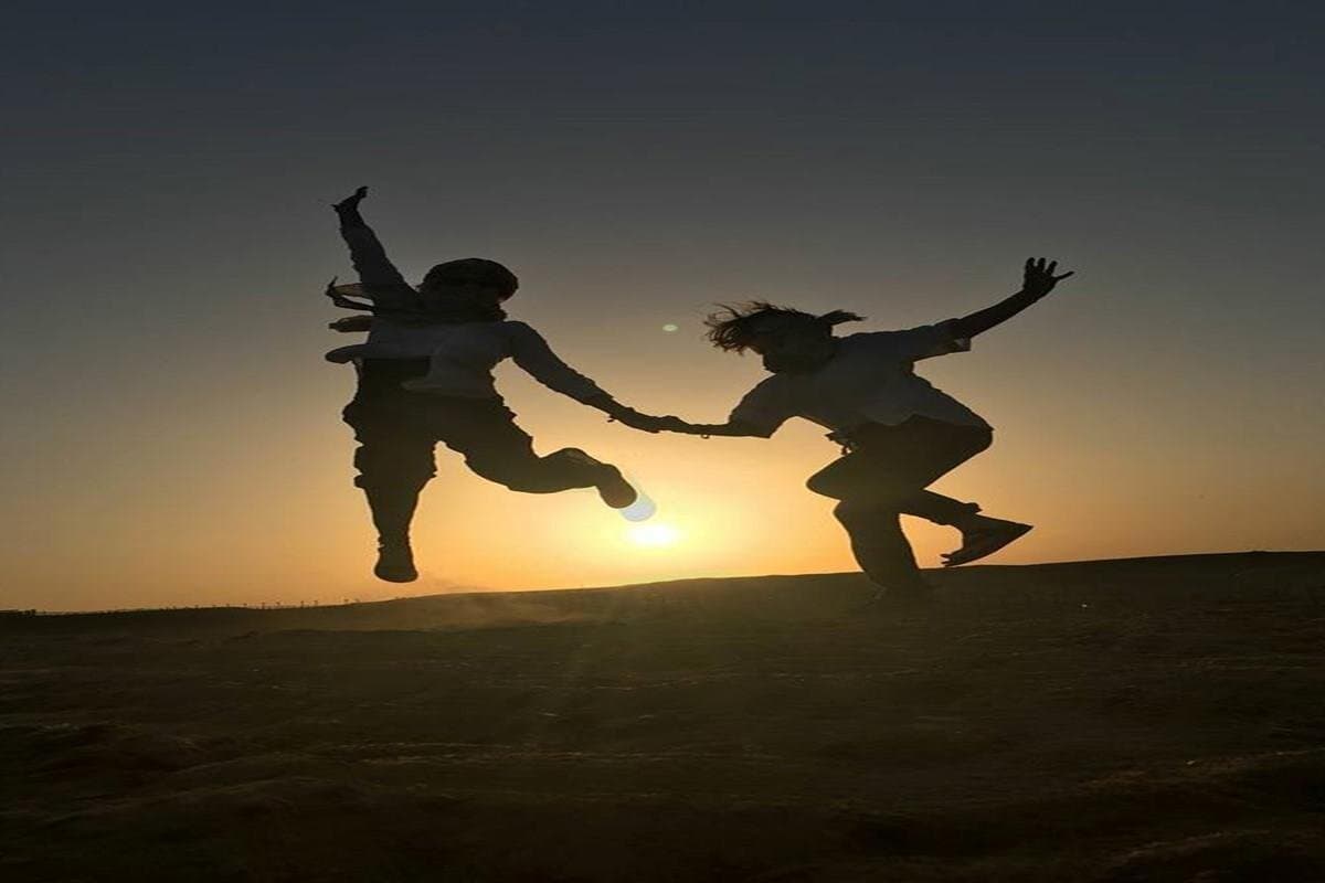 Private Camel Riding Tour of Giza Pyramids at Sunset with Local Bedouin Dinner