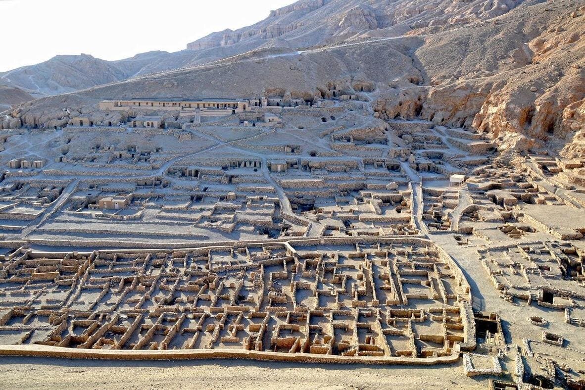 Half-Day West Bank Tour: Visit Habu Temple and Workers' Tombs