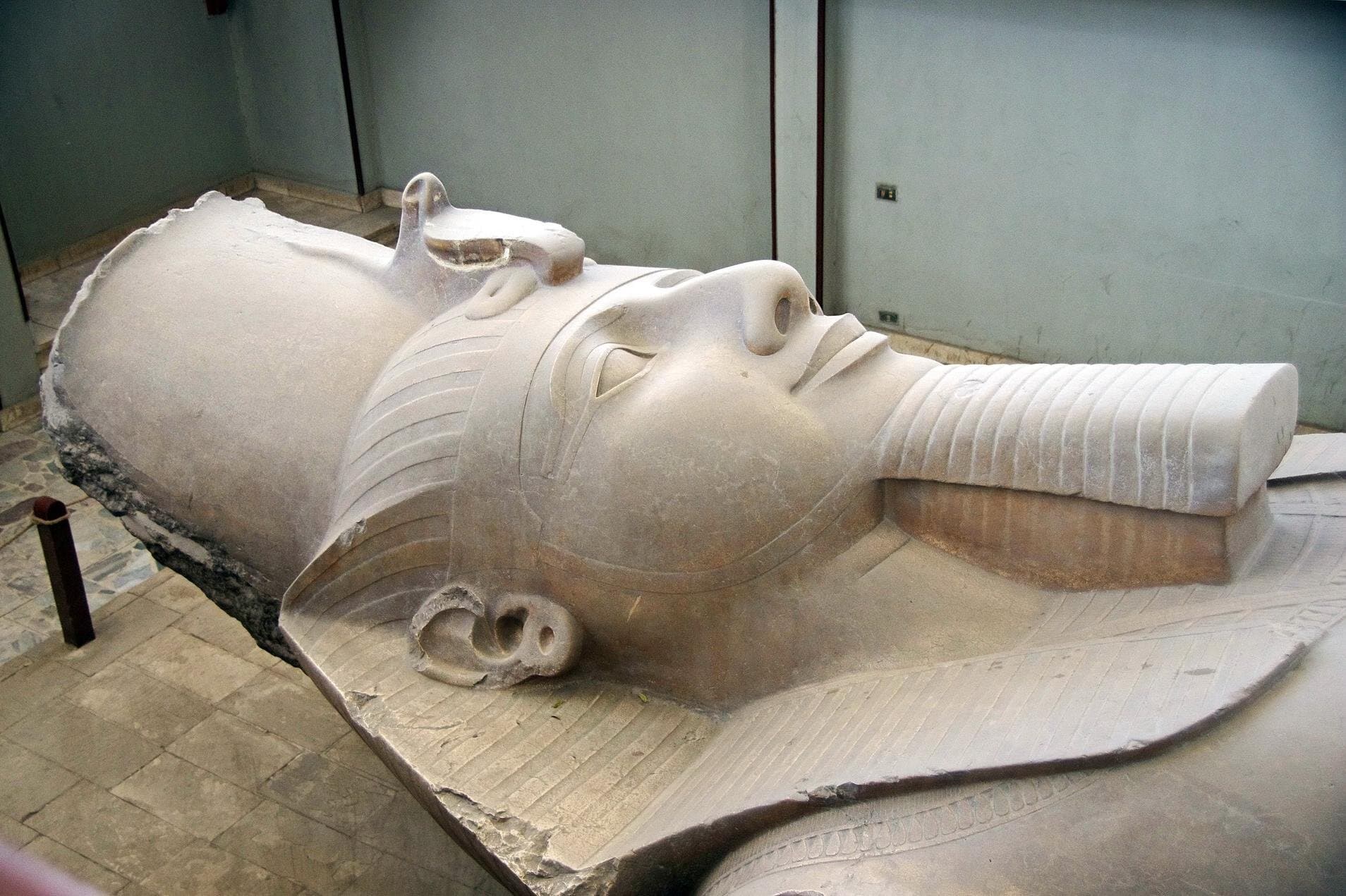 Private pyramids tour to Giza pyramids Sphinx Dahshur Sakkara & Memphis