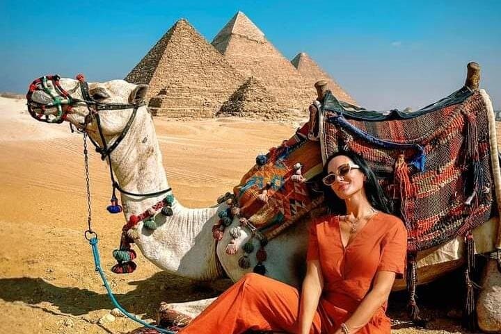 Private Tour to Pyramids of Giza, Sakkara and Memphis with Lunch