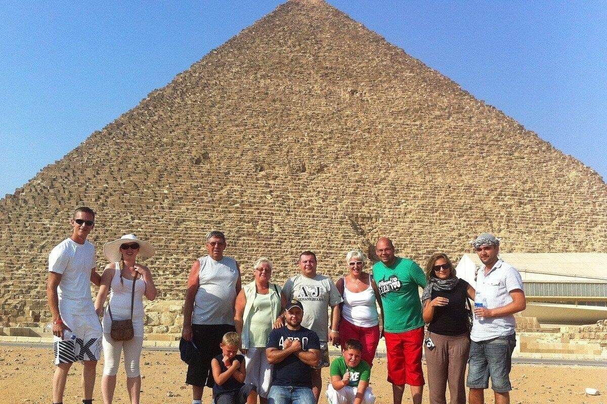 Private Day Tour to Giza Pyramids, Sphinx and Sakkara Pyramids