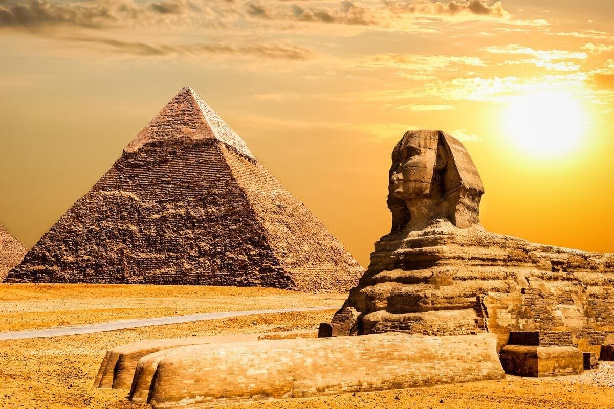 Full-Day Tour Pyramids of Giza, Museum of Egyptian in Cairo
