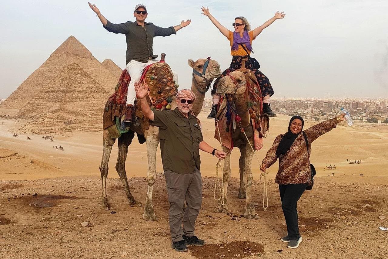 Explore Giza pyramids & Sphinx: Half-Day Historical Tour