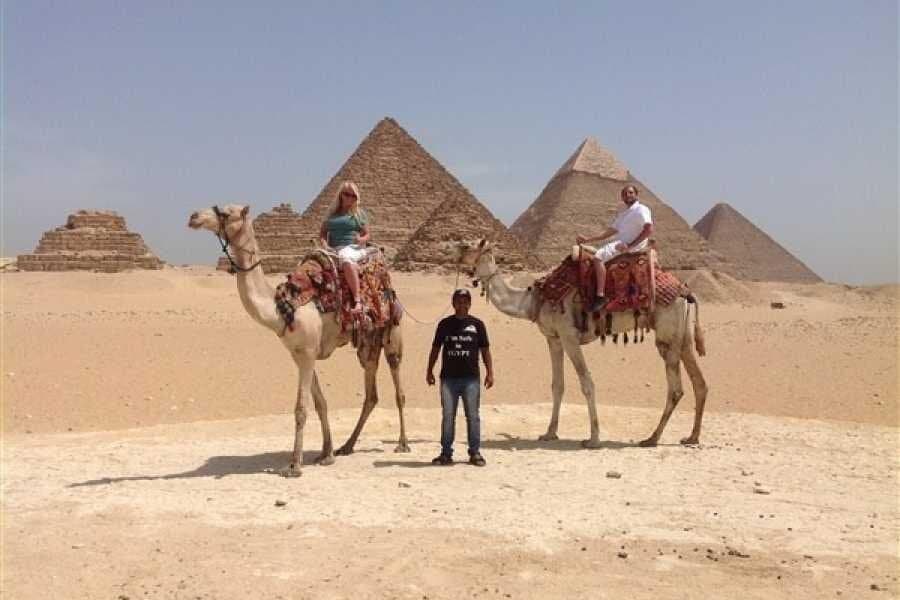 Private Full Day Tour to Giza Pyramids with Pickup and Lunch