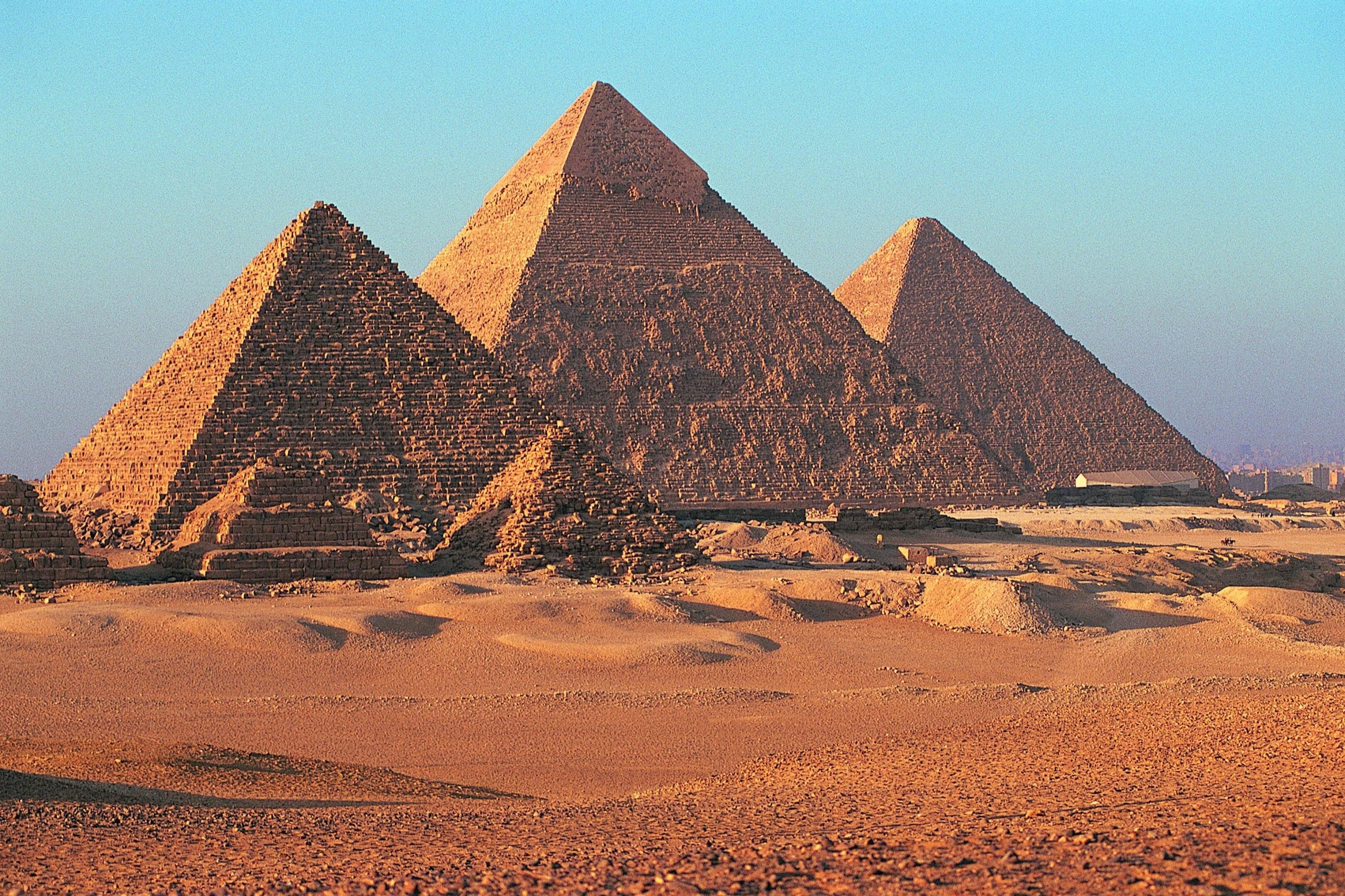 Private Giza Pyramids, Saqqara & Serapeum Tour