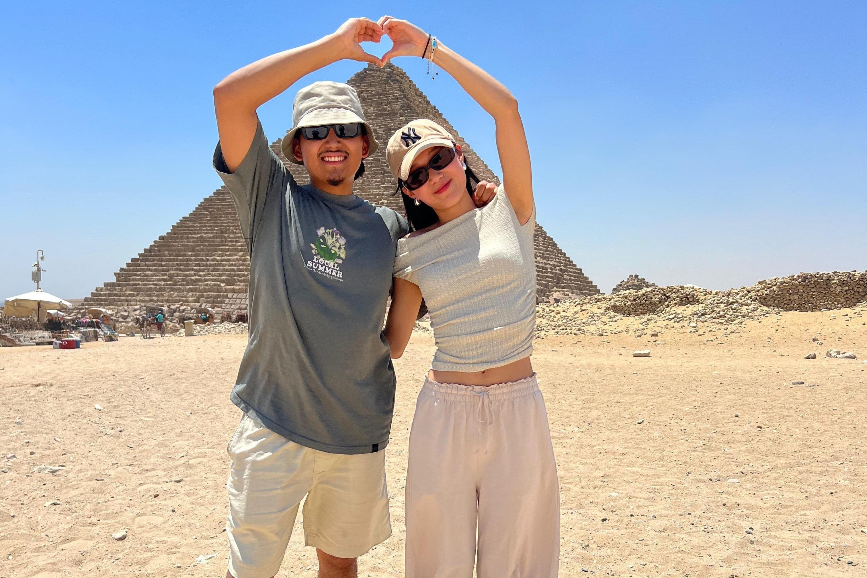 Private Tour in Pyramids of Giza with Lunch and Camel Ride