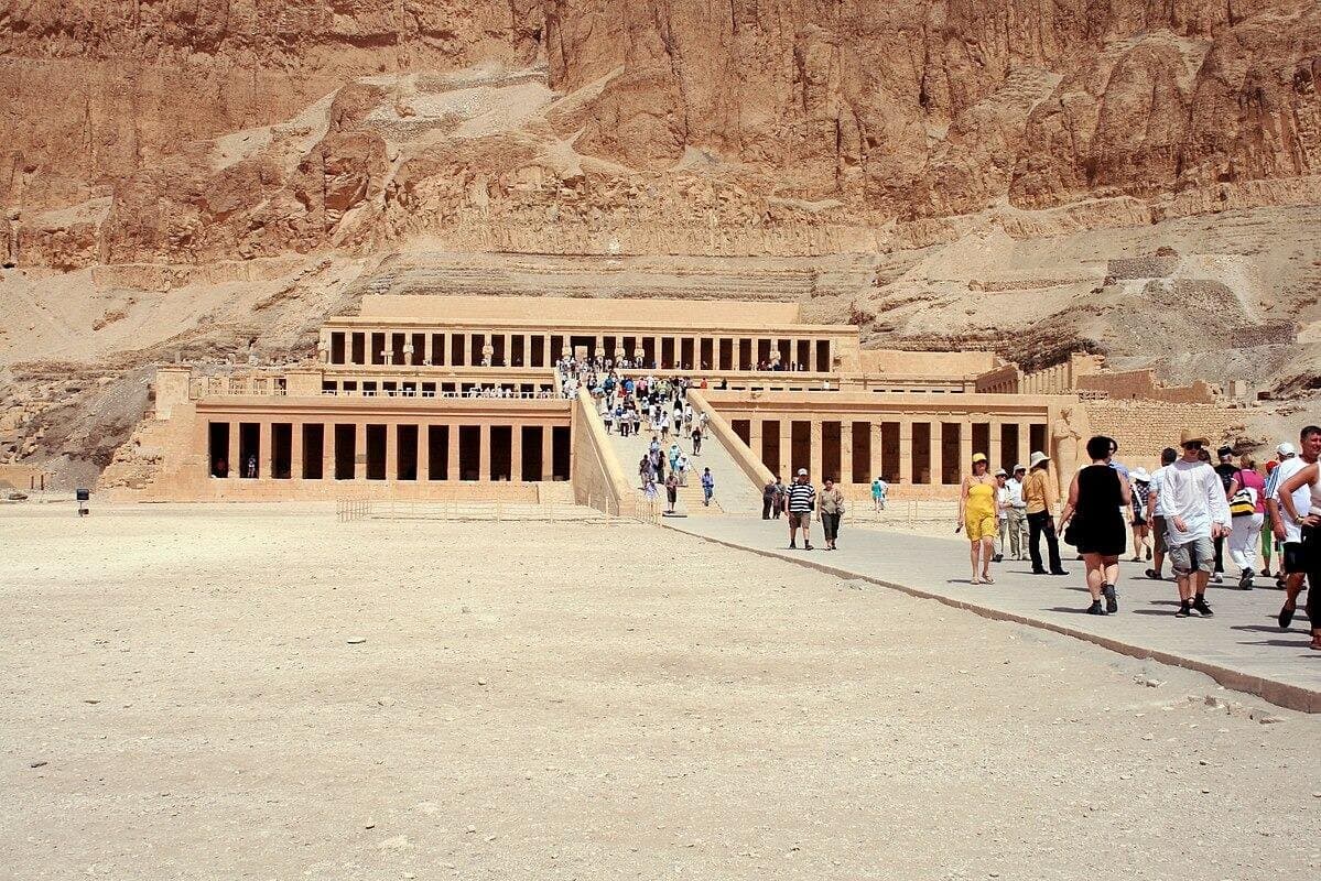 Tour Half Day to the West Bank of Luxor with Pick up and Drop off