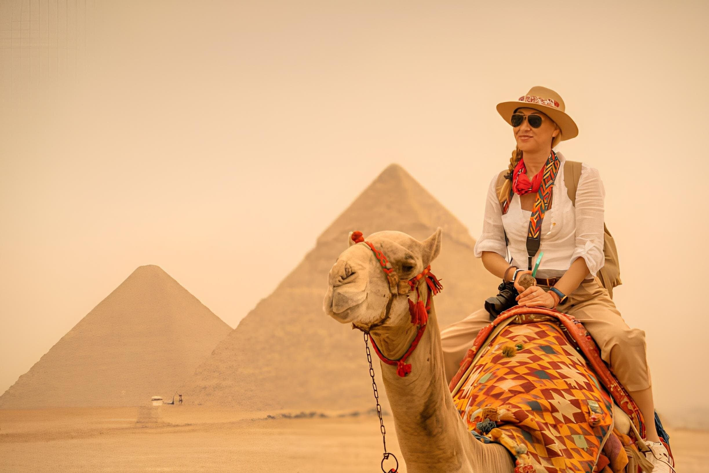 Luxury Tour: Giza Pyramids, Memphis & Saqqara Day Tour