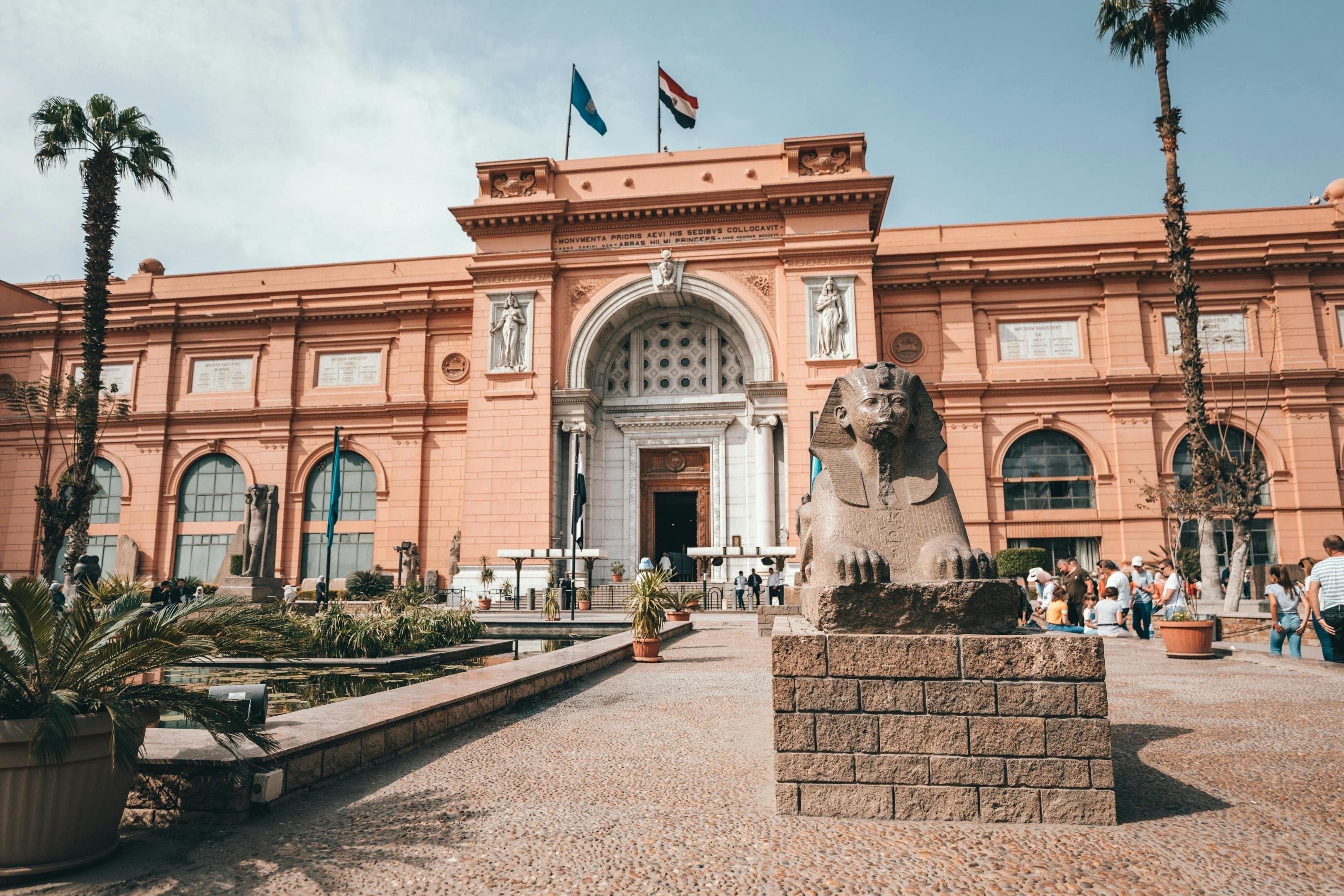 From Cairo Airport: Giza Pyramids & Egyptian Museum Layover Tour