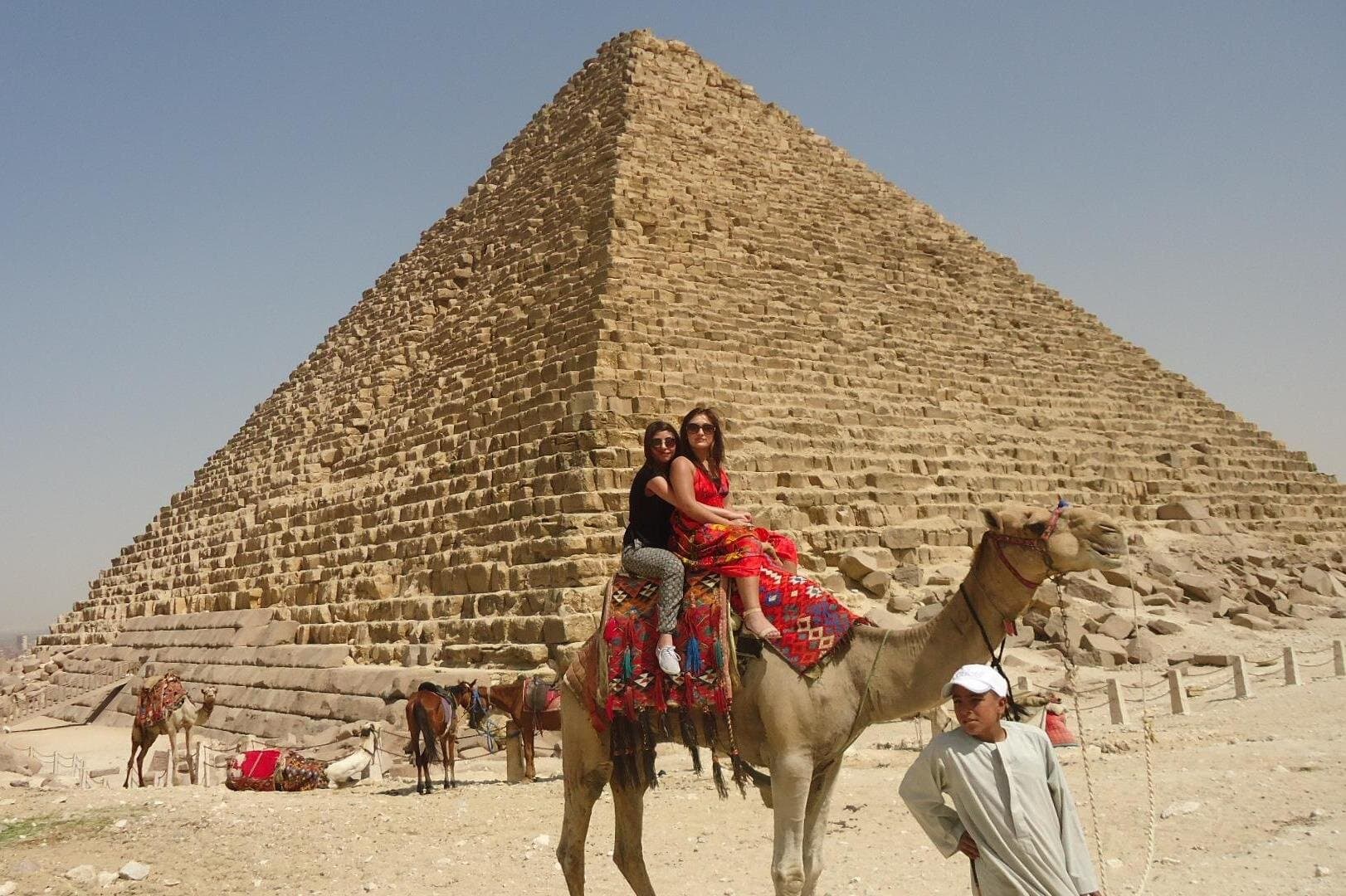 Private Guided Tour to Giza Pyramids, Sphinx, Camel Ride & Lunch