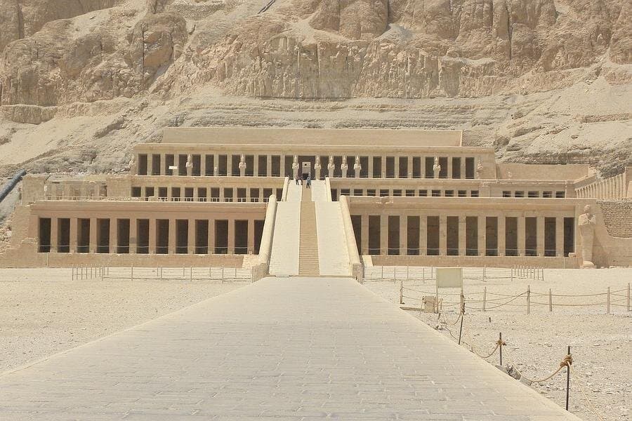 Luxor West Bank Private Tour: Valley of the Kings, Queens & Habu
